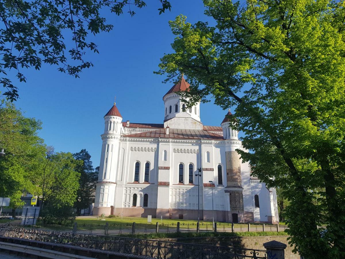 Exceptional Uzupis Bridge 3 Bedroom Apartment Vilnius Bagian luar foto