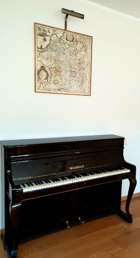 Exceptional Uzupis Bridge 3 Bedroom Apartment Vilnius Bagian luar foto