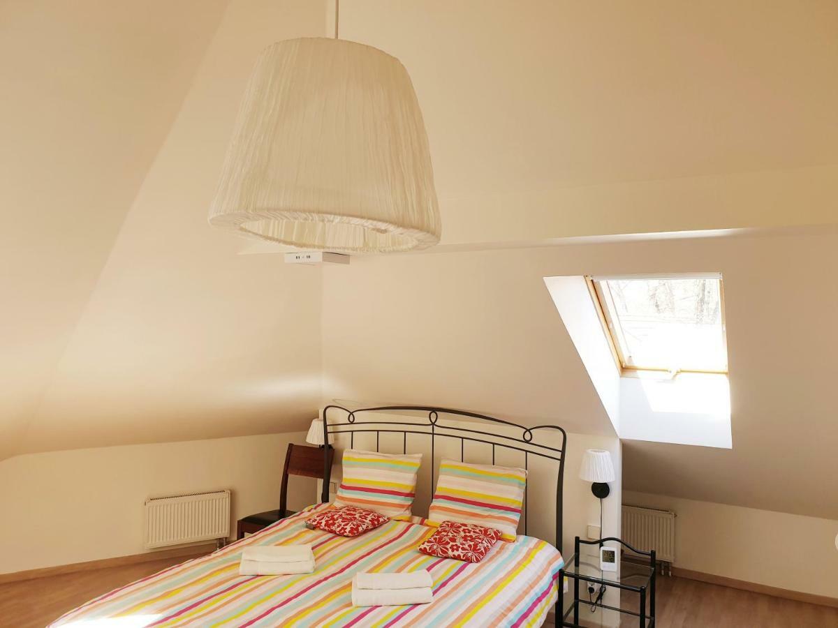 Exceptional Uzupis Bridge 3 Bedroom Apartment Vilnius Bagian luar foto