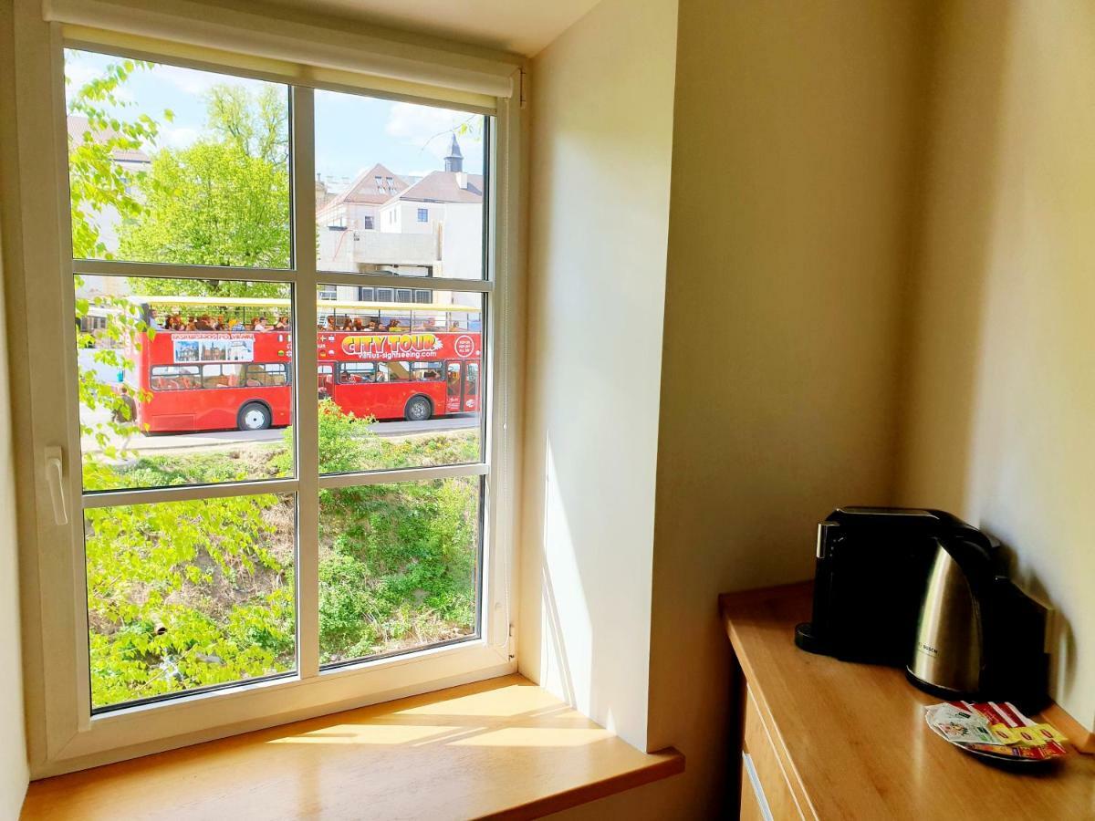 Exceptional Uzupis Bridge 3 Bedroom Apartment Vilnius Bagian luar foto
