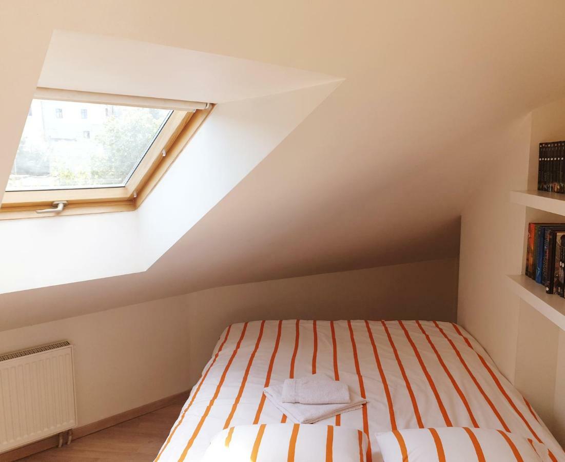 Exceptional Uzupis Bridge 3 Bedroom Apartment Vilnius Bagian luar foto