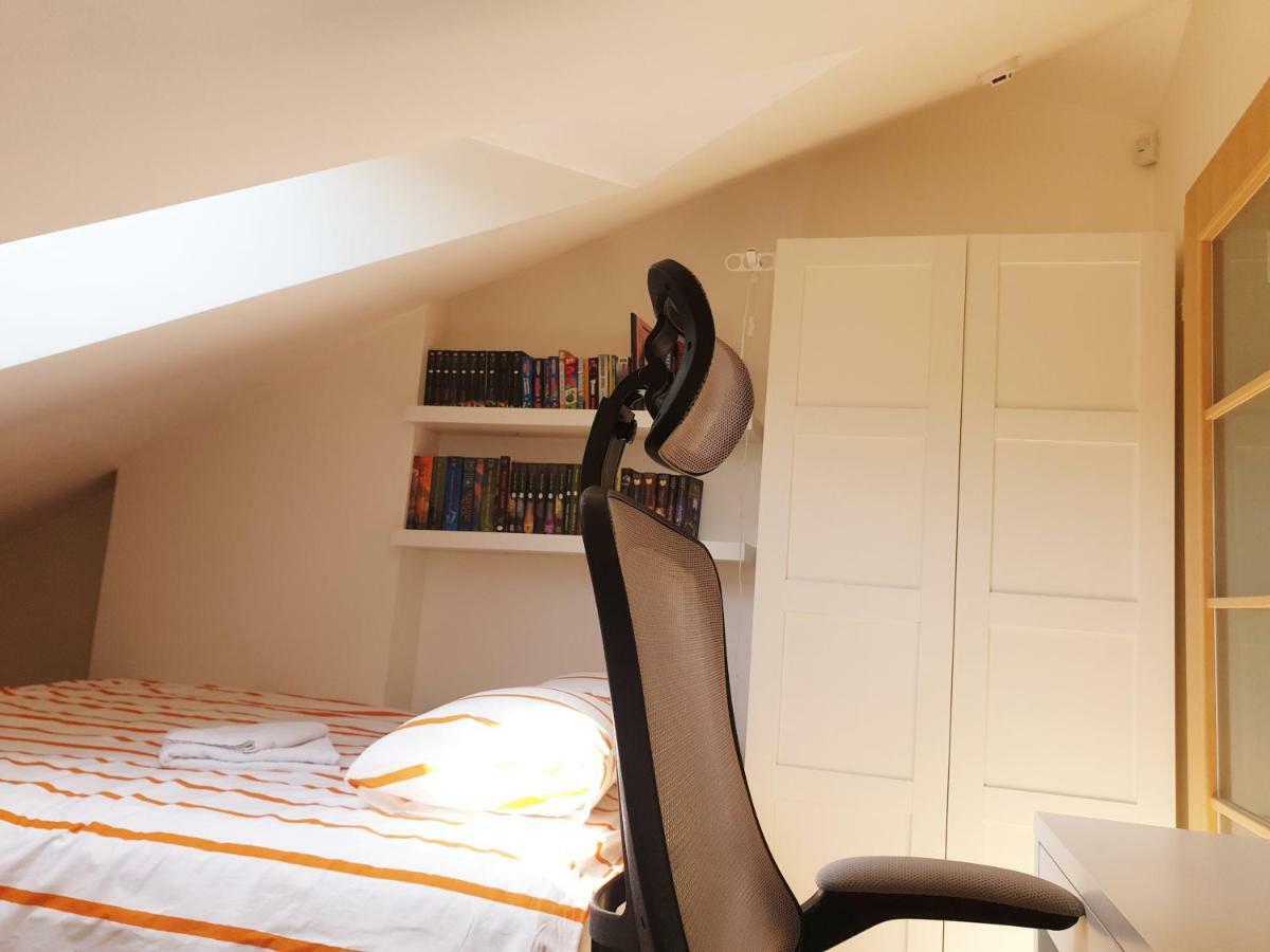 Exceptional Uzupis Bridge 3 Bedroom Apartment Vilnius Bagian luar foto